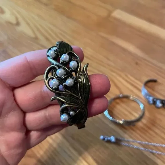 JEWELRY | bundle of 4 bracelets - Picture 3 of 16